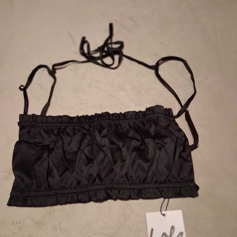LOLA MAY- Chic Black Ruffled Crop Top